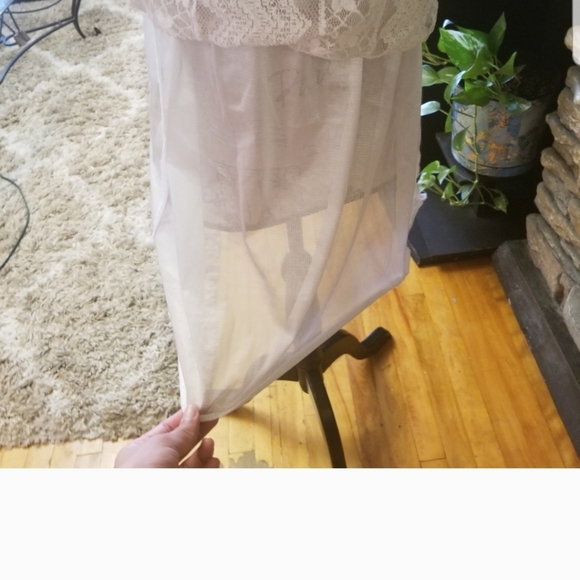 White and pink dresses . - Picture 10 of 10